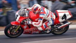 motorcycles - CARL FOGARTY 1990.jpg