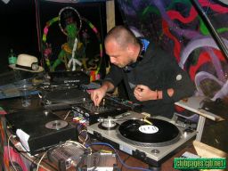 photo_archive 2002-05-18-1070183453 - P5192338.jpg