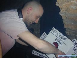 photo_archive 2003-03-08-1062151310 - 0101_176.jpg