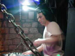 photo_archive 2005-04-30-1133548017 - dundov2003_resize.jpg