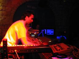 photo_archive 2005-04-30-1133548017 - dundov30.4.05071_resize.jpg