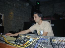 photo_archive 2005-04-30-1133548017 - dundov30.4.05085_resize.jpg