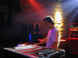 photo_archive 2005-04-30-1133548017 - dundov30.4.05097_resize.jpg