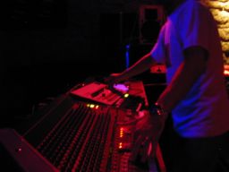 photo_archive 2005-04-30-1133548017 - dundov30.4.05137_resize.jpg