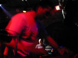 photo_archive 2005-04-30-1133548017 - dundov30.4.05068_resize.jpg