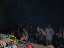 photo_archive 2005-04-30-1133548017 - dundov30.4.05121_resize.jpg