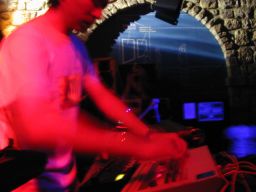 photo_archive 2005-04-30-1133548017 - dundov30.4.05074_resize.jpg